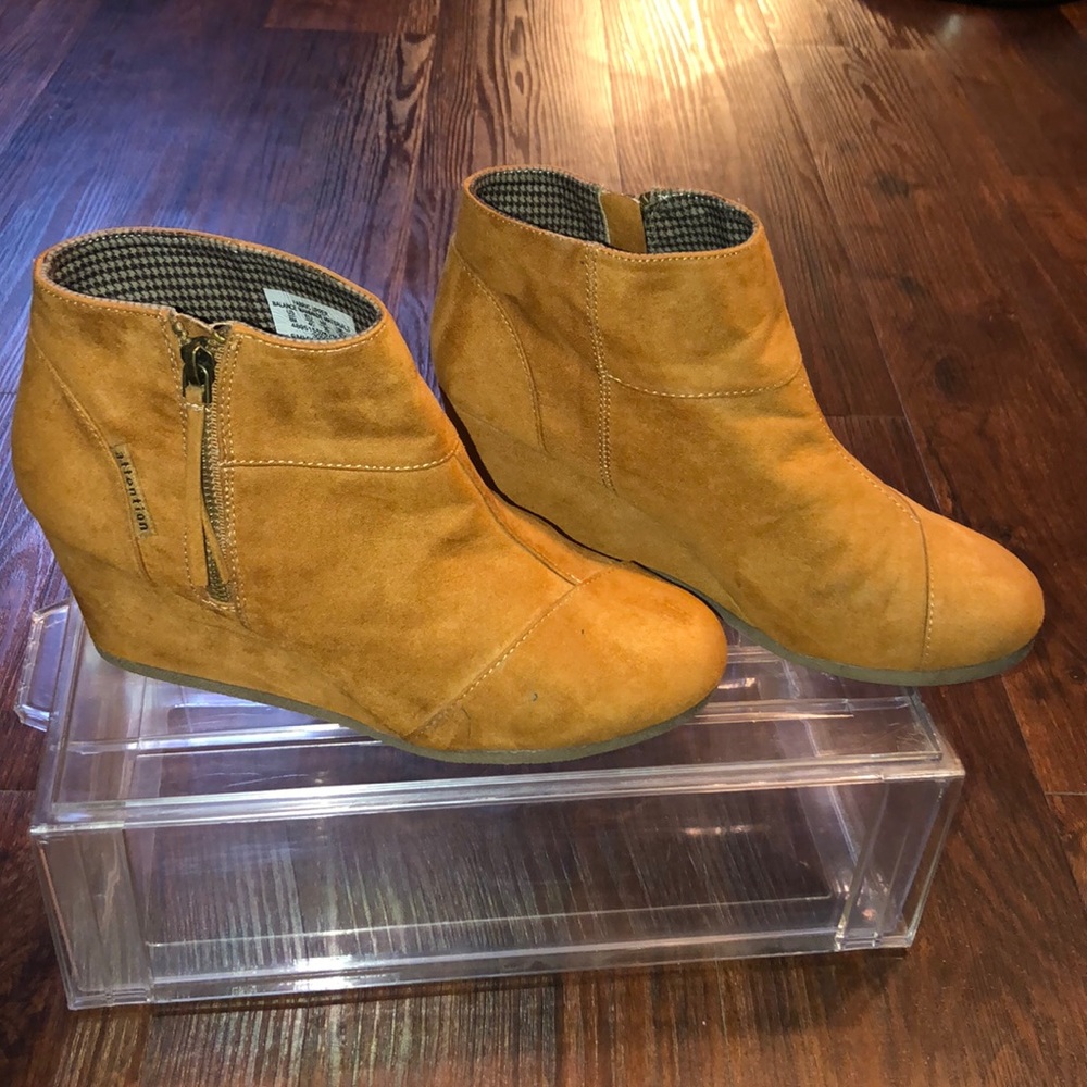 Boots - Picture 3 of 4